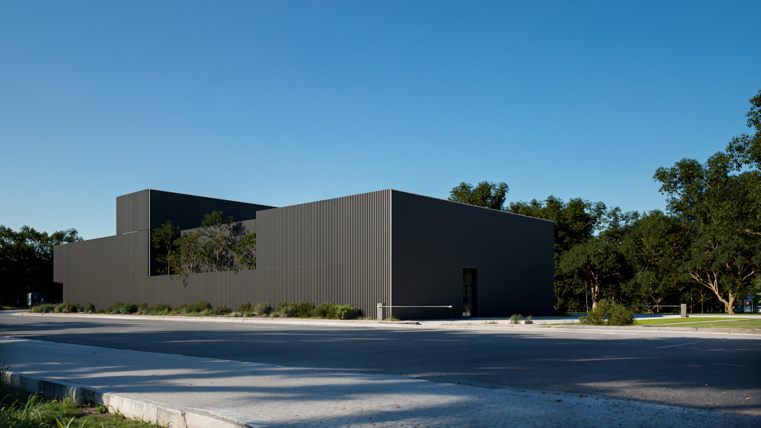 Fachada principal del edificio institucional - Sede Policía Local Benicàssim - Rubén Muedra Arquitectura - Castellón