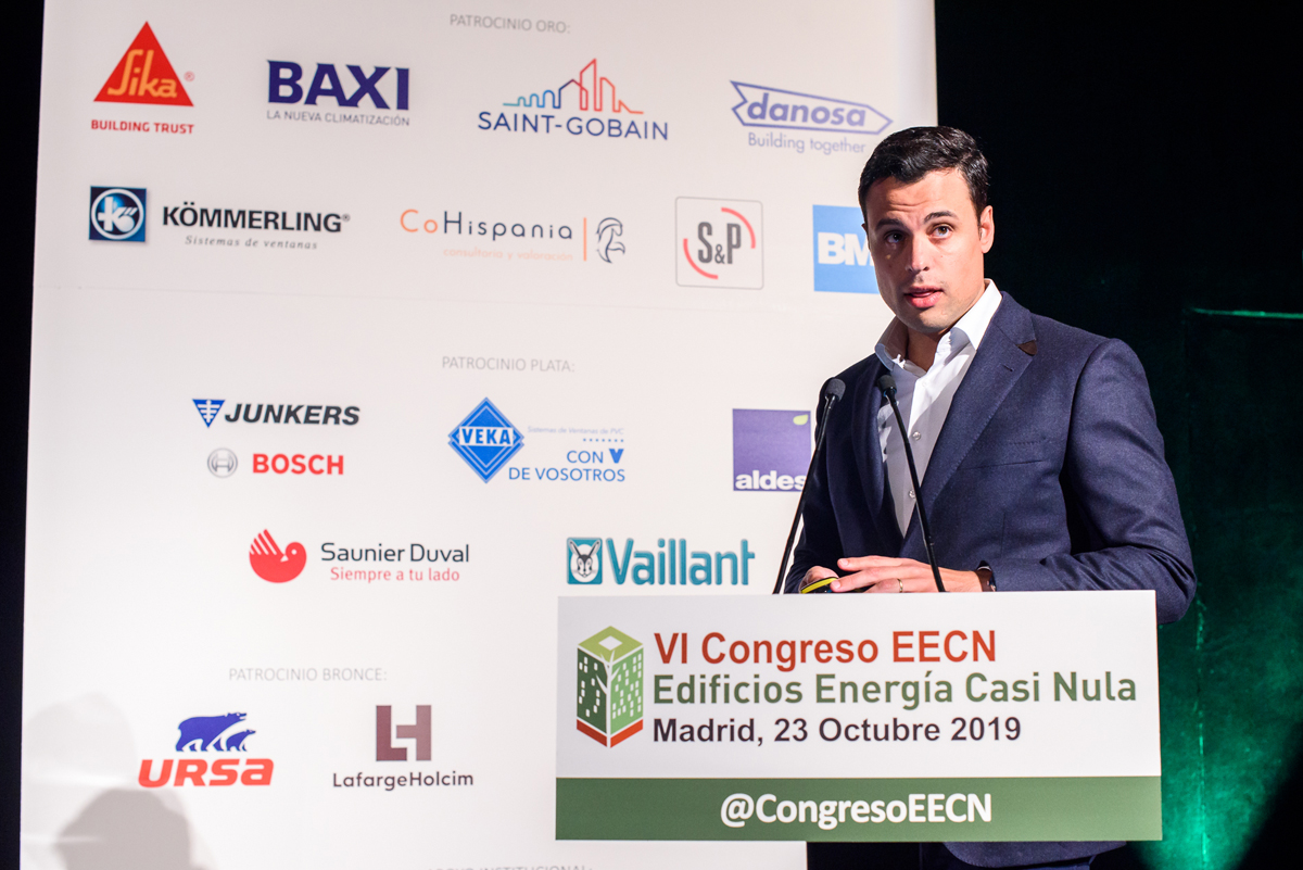 Rubén Muedra durante su ponencia en el VI Congreso de Edificios de Energía Casi Nula, 2019